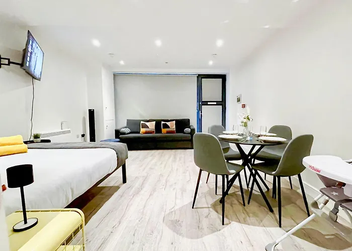 Sleek Studio Flat Near Highbury & Islington Station