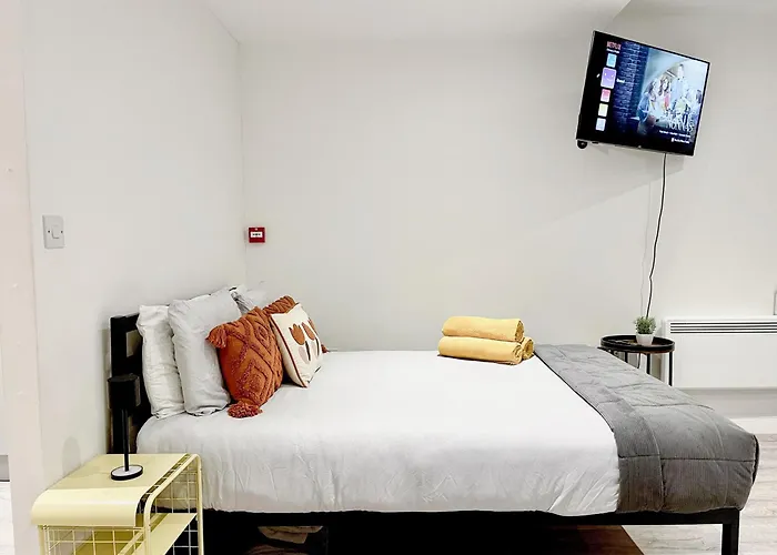 Sleek Studio Flat Near Highbury & Islington Station